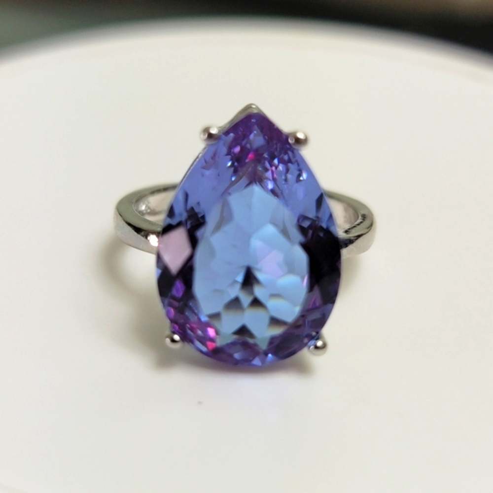 Naturally Color Changing Alexandrite Ring - Picture 3 of 12